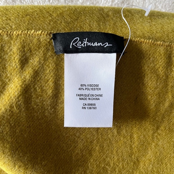 Reitmans Scarf - Picture 6 of 6